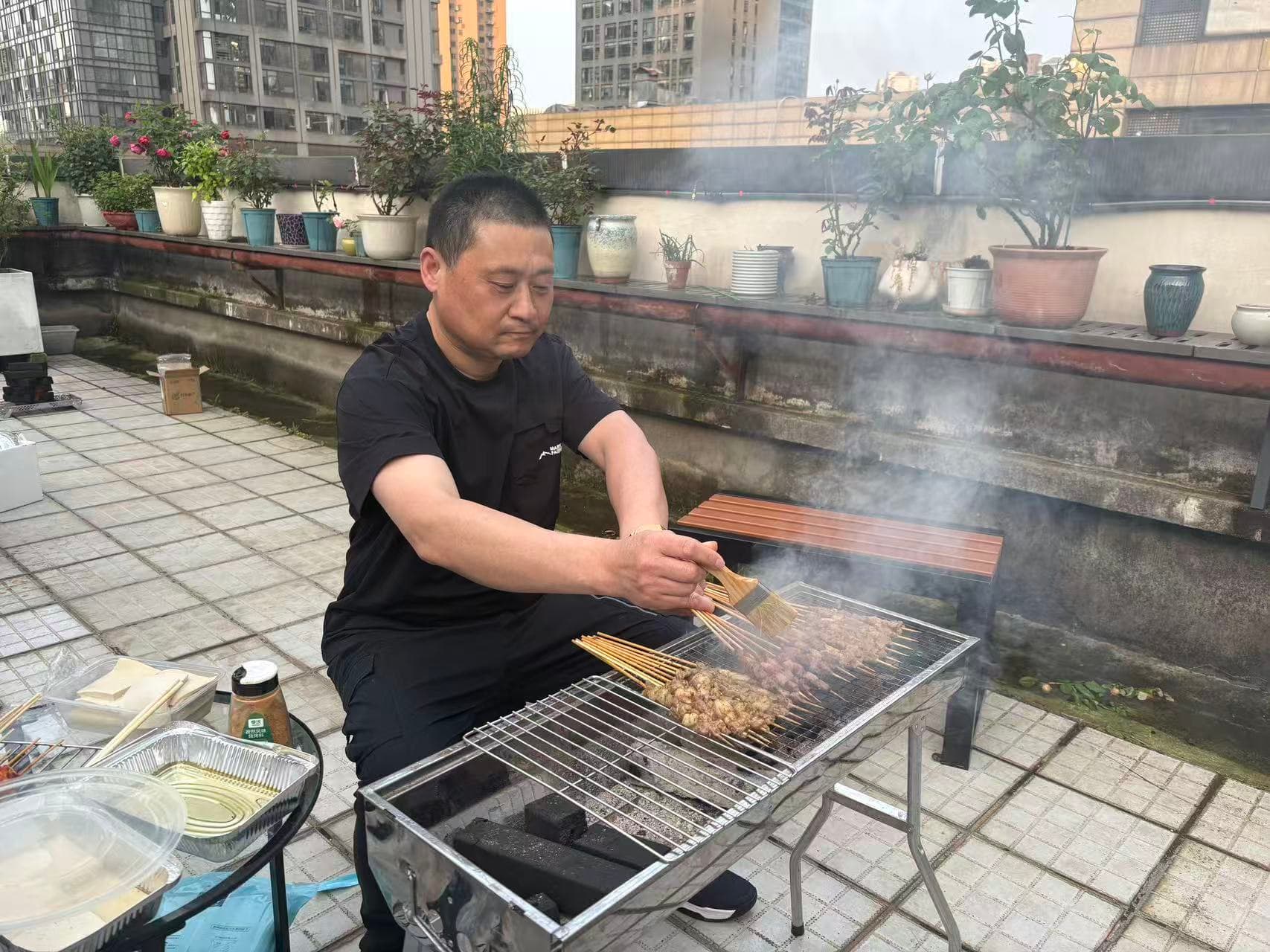 【团建活动】今泰装饰露台烧烤,烟火向星辰,团建暖人心(图5) 7.jpg